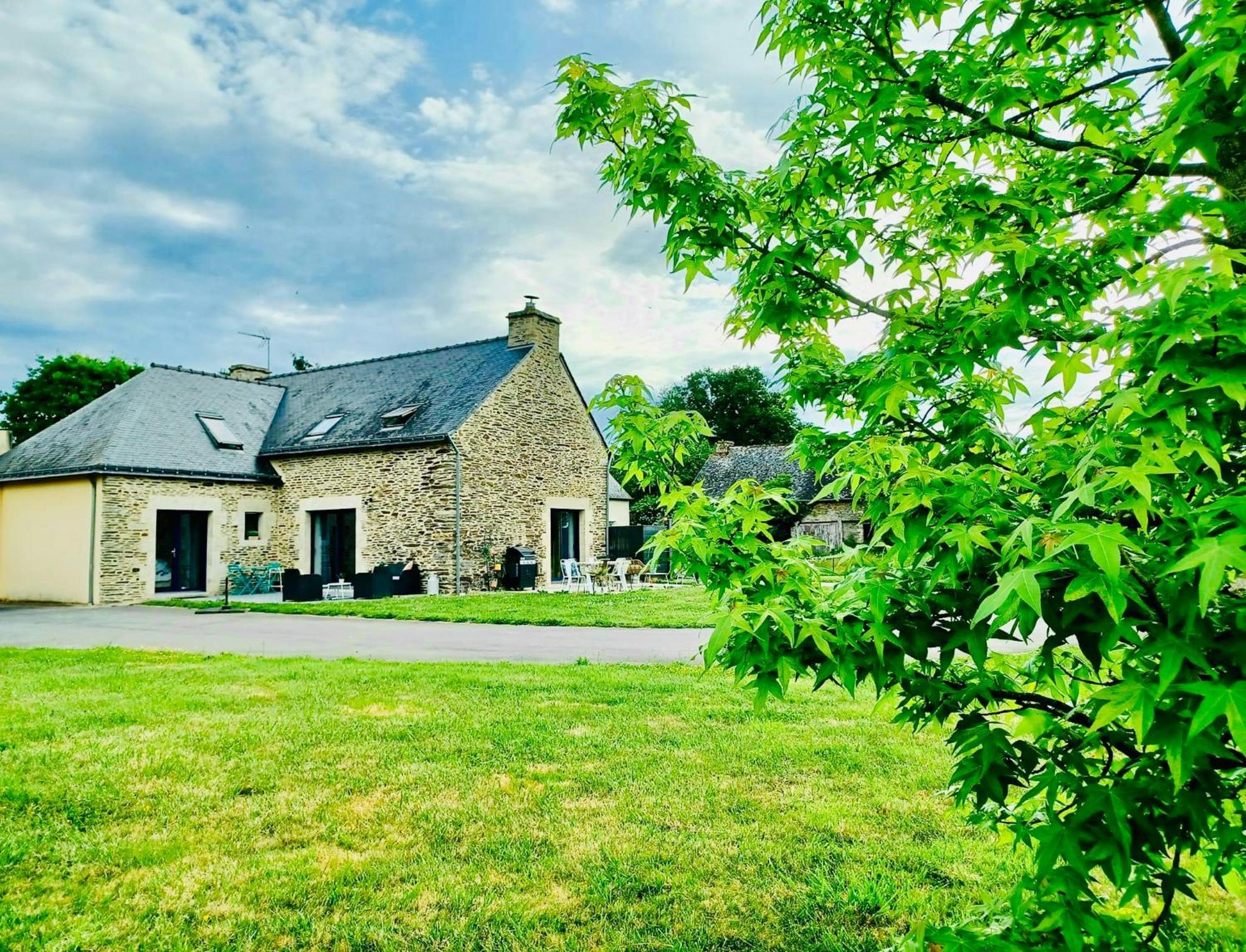 Au Petit Bonheur De Claire Et Jo Bed and Breakfast La Chapelle-Caro Buitenkant foto